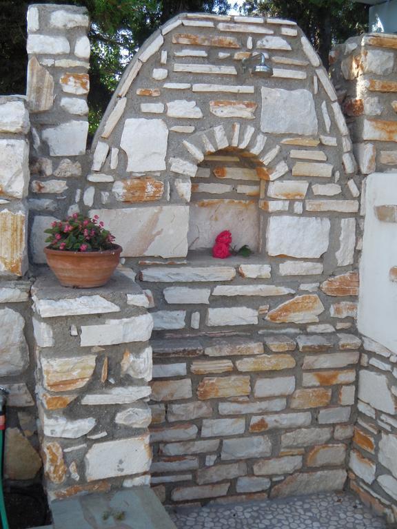 Narkissos Studios Aliki  Bilik gambar